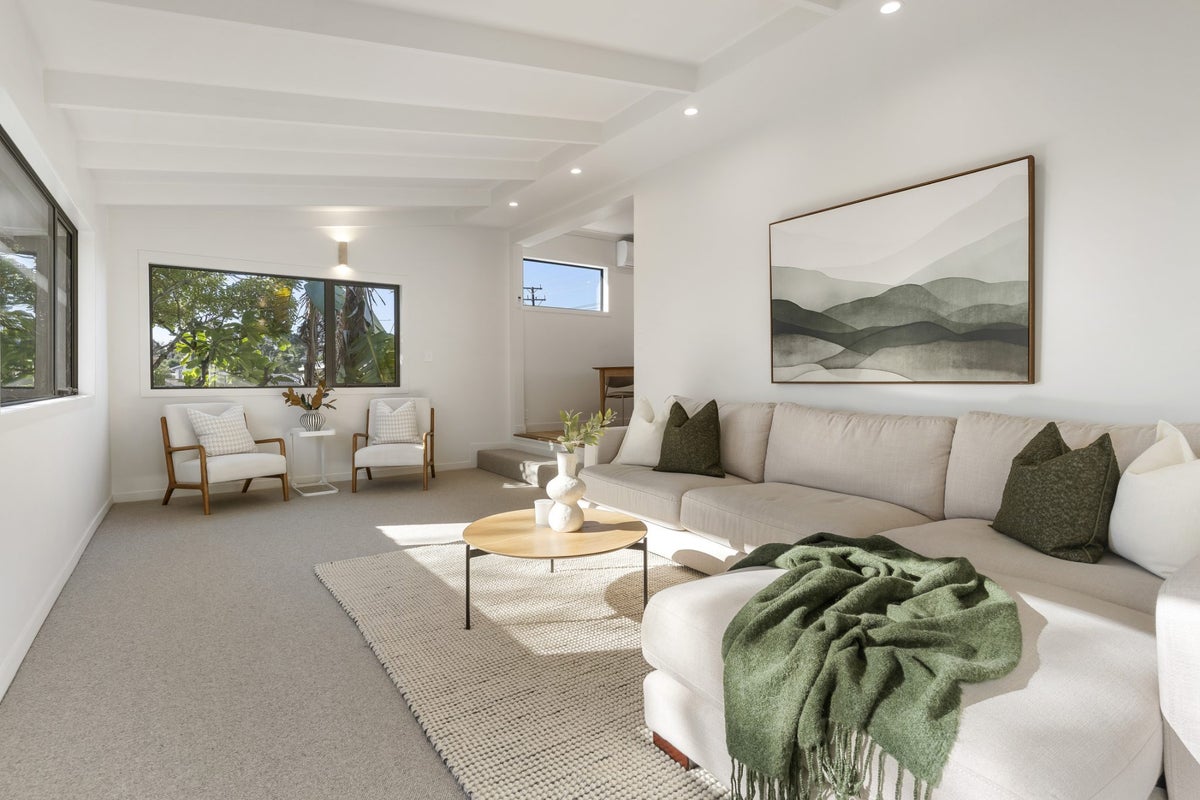 583 East Coast Road, Browns Bay, Auckland - Carousel 2