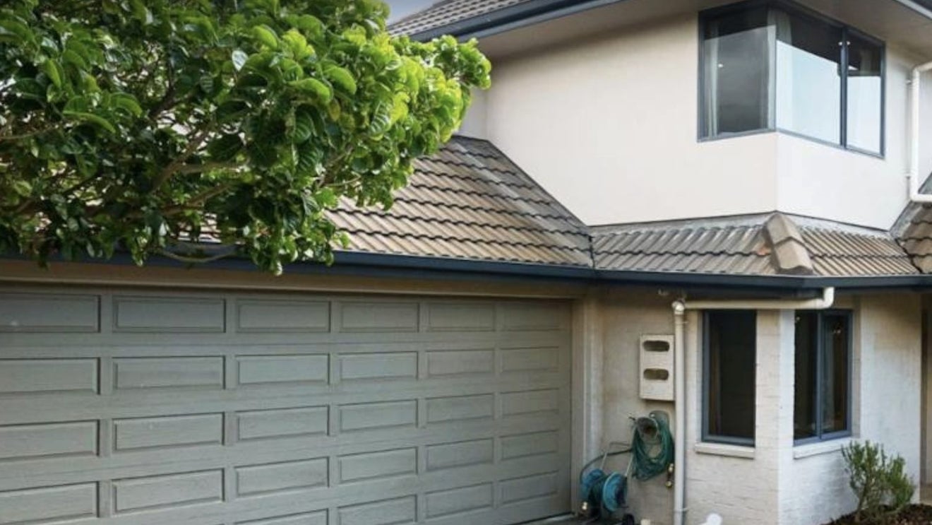 2/6 Eastern Beach Road, Eastern Beach, Auckland - Carousel 1