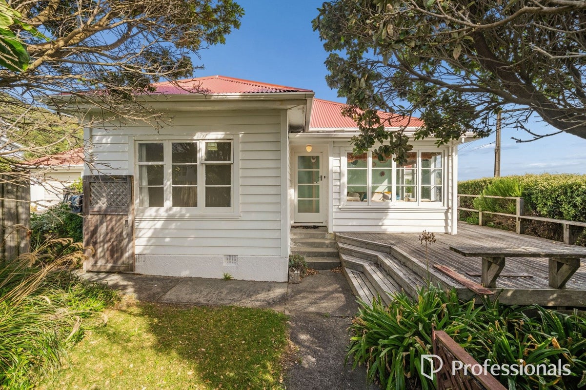 31 Konini Street, Eastbourne, Lower Hutt - Carousel 2