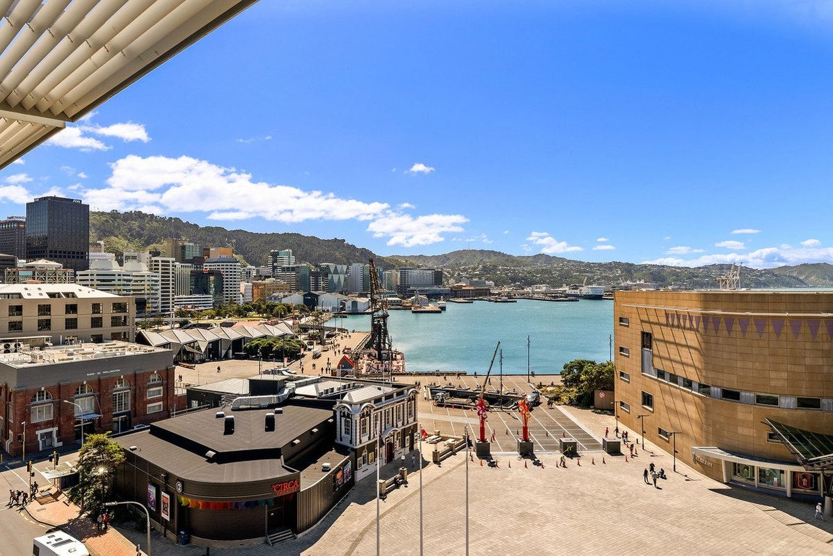 8A/42 Cable Street, Te Aro, Wellington - Carousel 1