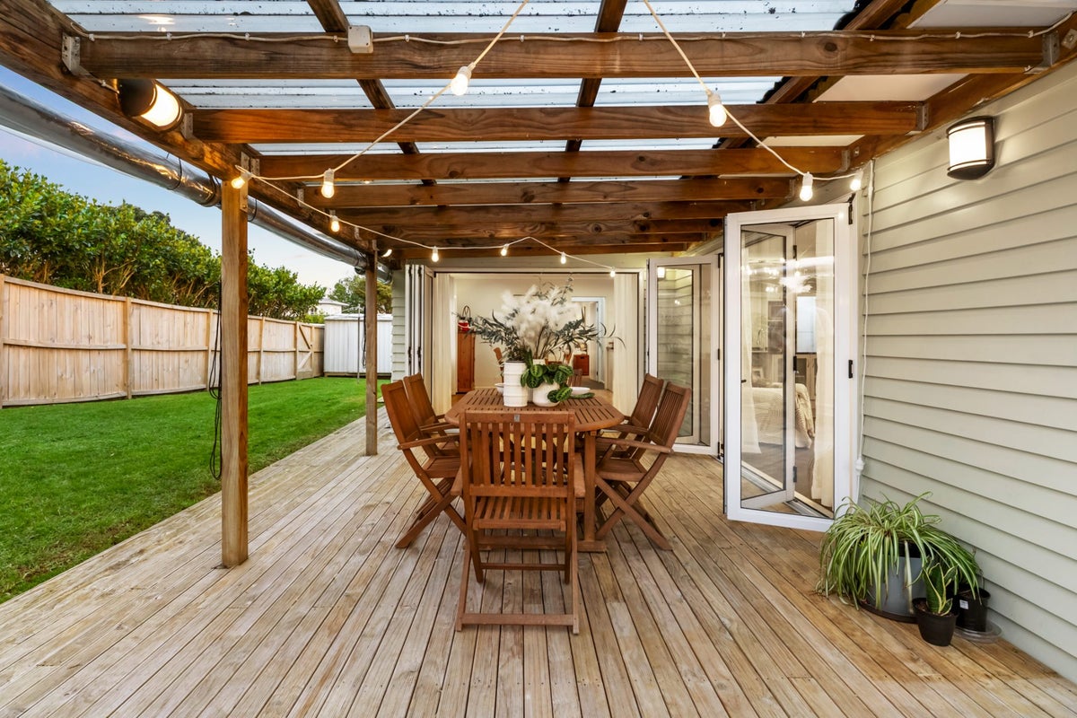 6 Hellyers Street, Birkdale, Auckland - Carousel 2