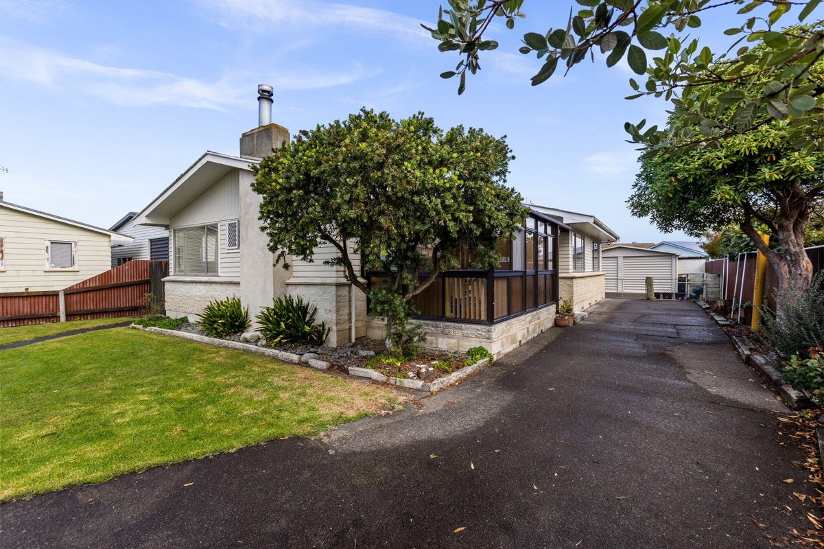19 Hitchings Avenue, Onekawa, Napier - Carousel 1