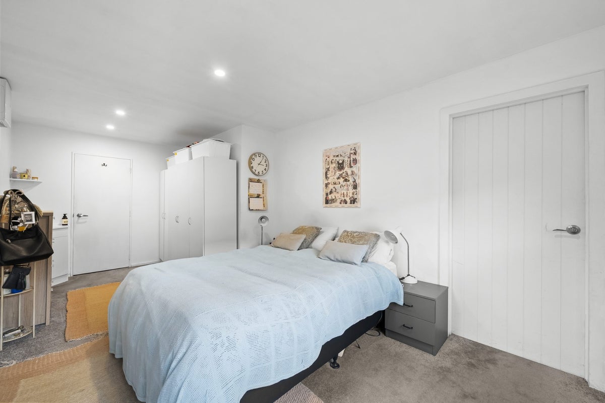 8 Croziers Road, St Albans, Christchurch - Carousel 21
