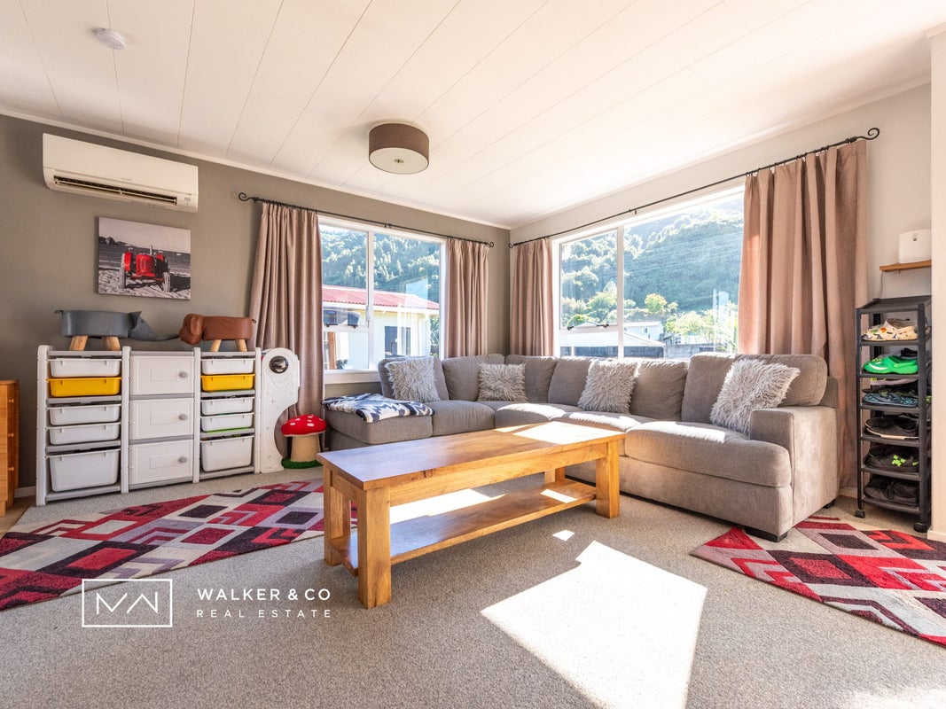 1/50 HARTFORD CRES, Totara Park, Upper Hutt - Carousel 2
