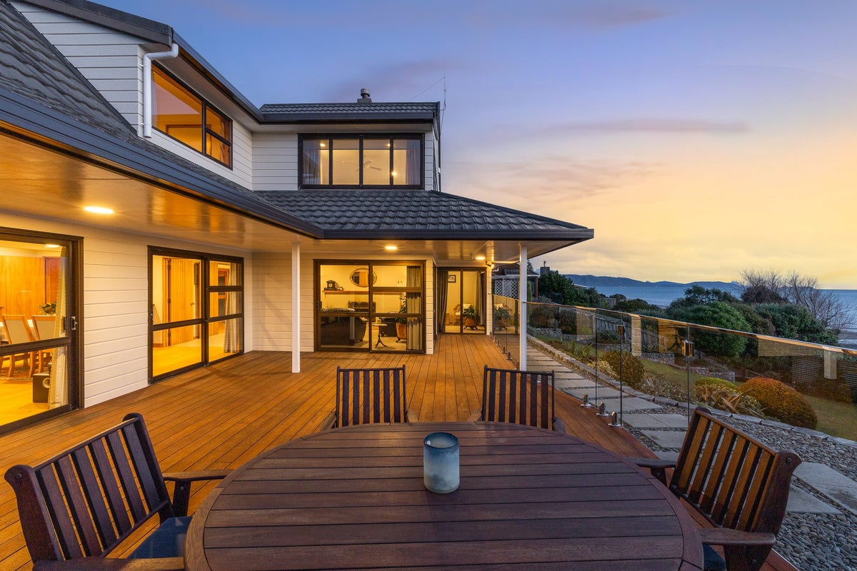 1B Kohutuhutu Road, Raumati Beach, Paraparaumu - Carousel 2