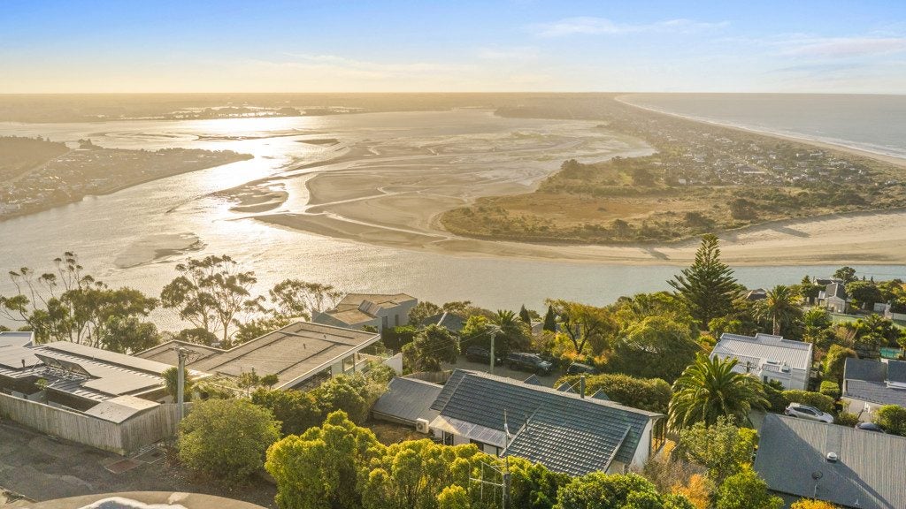 33 Tuawera Terrace, Clifton, Christchurch - Carousel 1