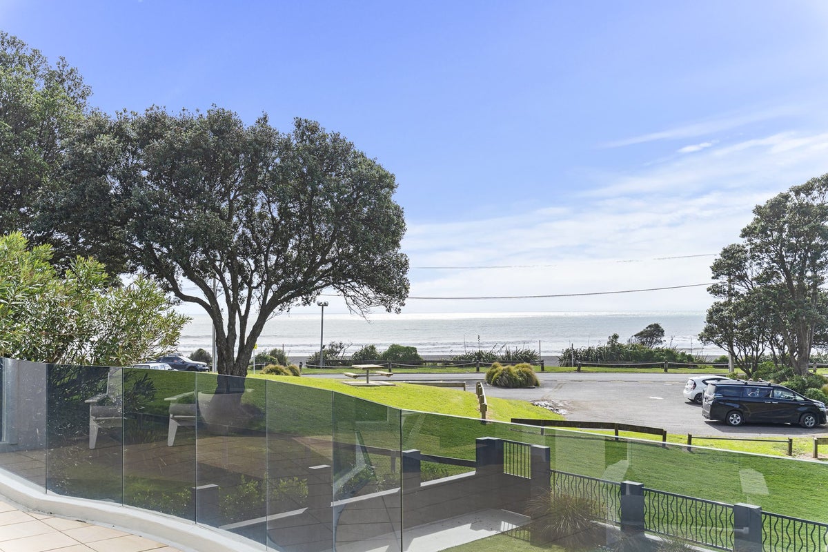 1 Arden Place, Oakura, Oakura - Carousel 1
