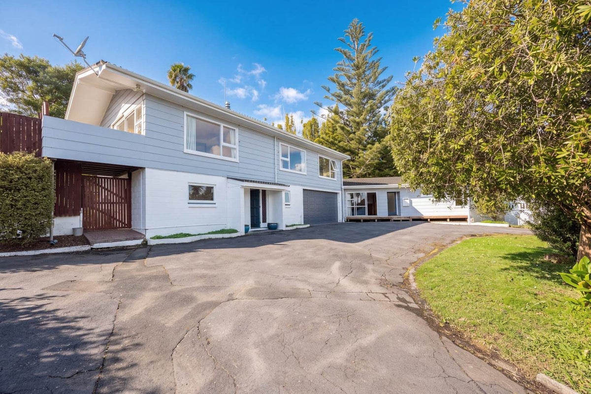 20A Autumn Avenue, Glen Eden, Auckland - Carousel 1