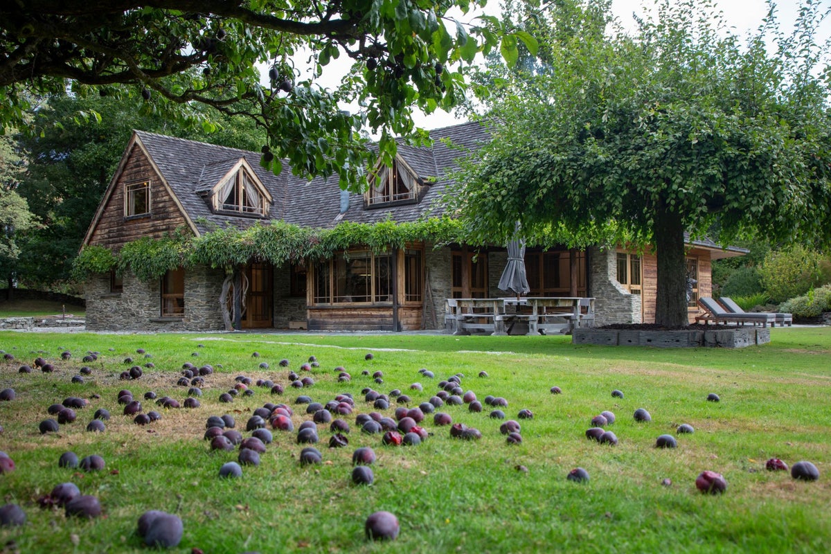 11 Arrowtown-Lake Hayes Road, Lake Hayes, Queenstown - Carousel 1