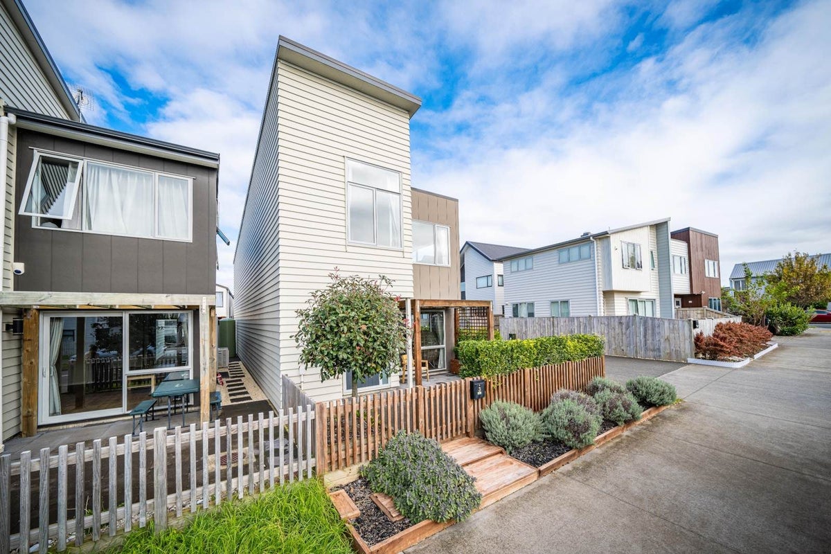 3 Tahingamanu Road, Hobsonville, Auckland - Carousel 1