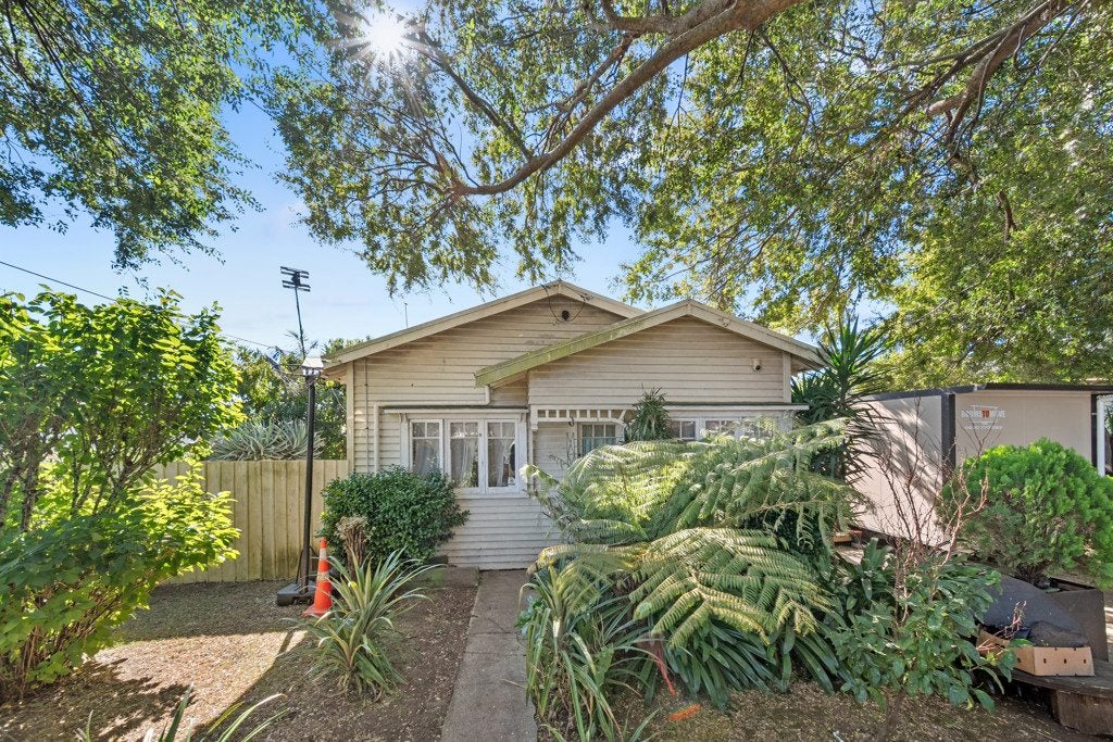 41 Lippiatt Road, Otahuhu, Auckland - Carousel 1