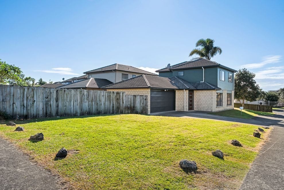 15 Riverglade Parkway, Te Atatu South, Auckland - Carousel 1