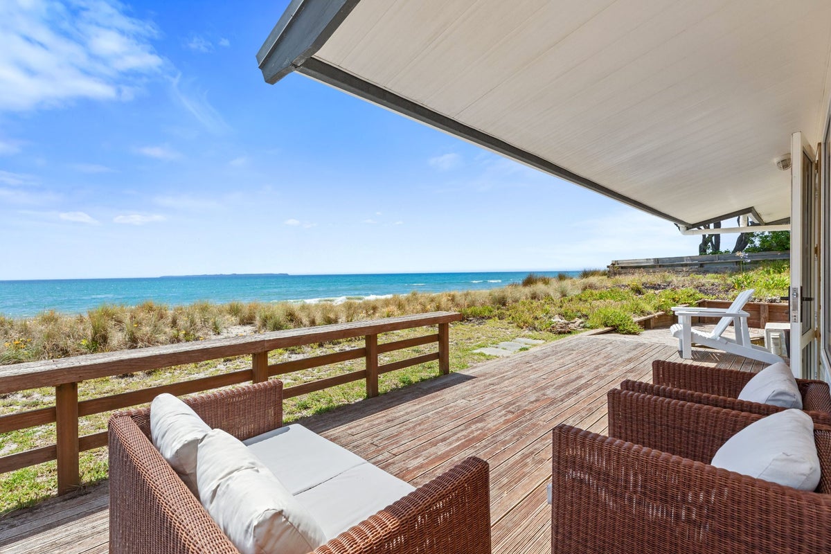 20 Taylor Road, Papamoa Beach, Papamoa - Carousel 1