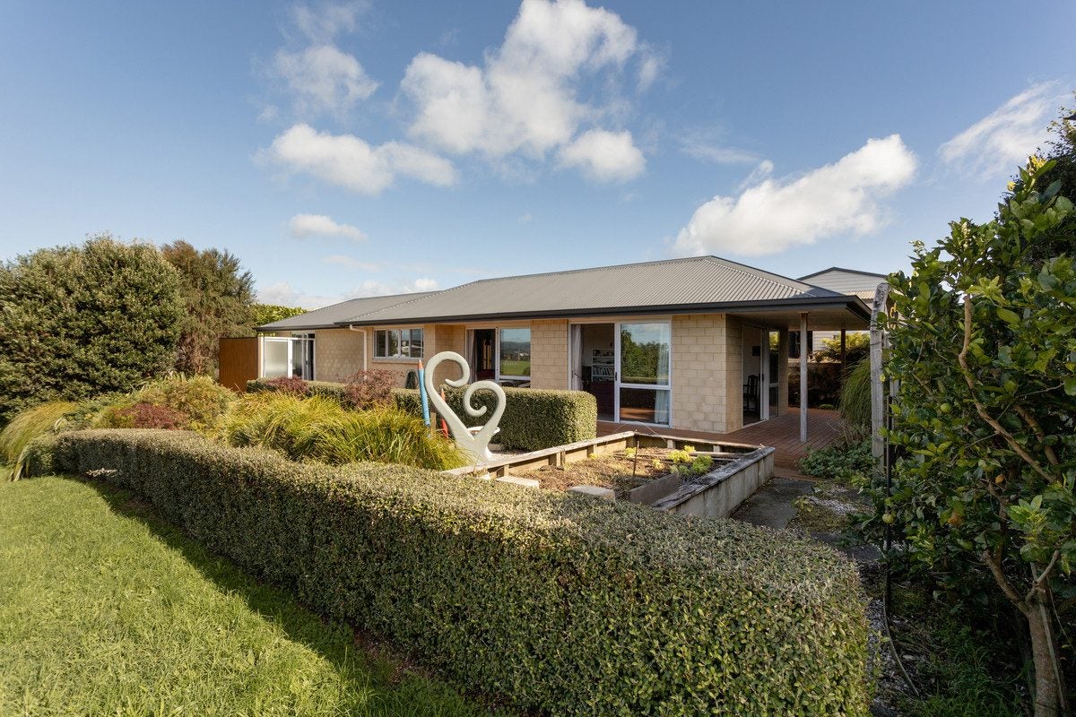 17 Lynley Park Drive, Omokoroa, Omokoroa - Carousel 1