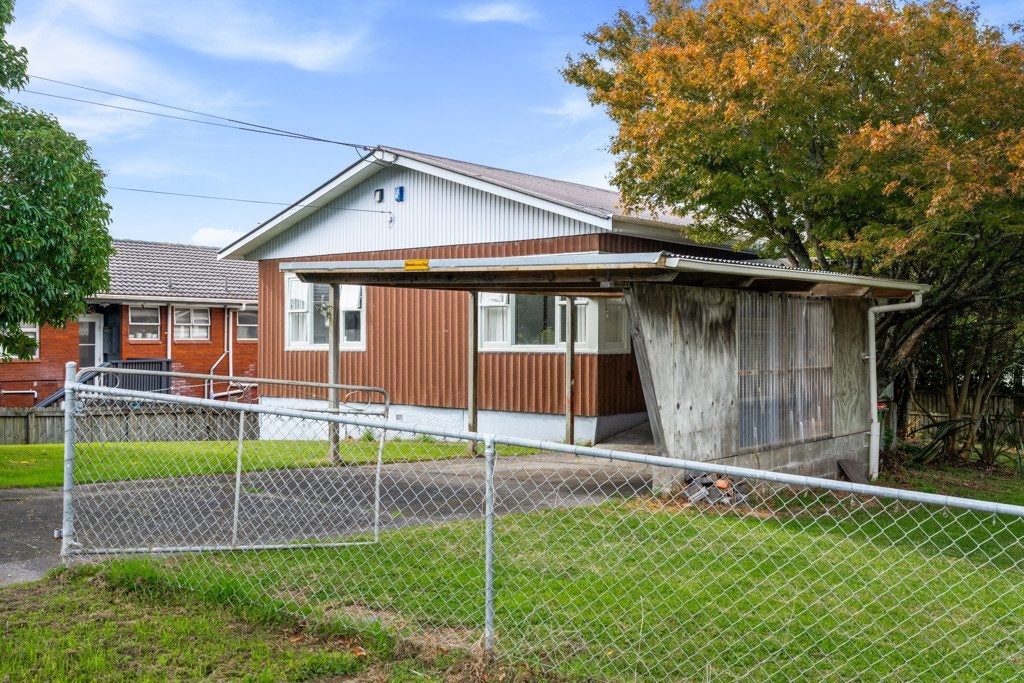 4 Boundary Road, New Windsor, Auckland - Carousel 2