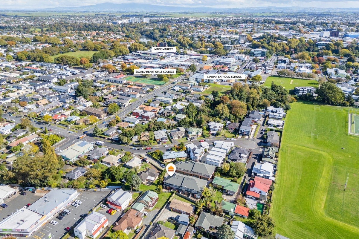 12A Kelvin Place, Hamilton East, Hamilton - Carousel 21