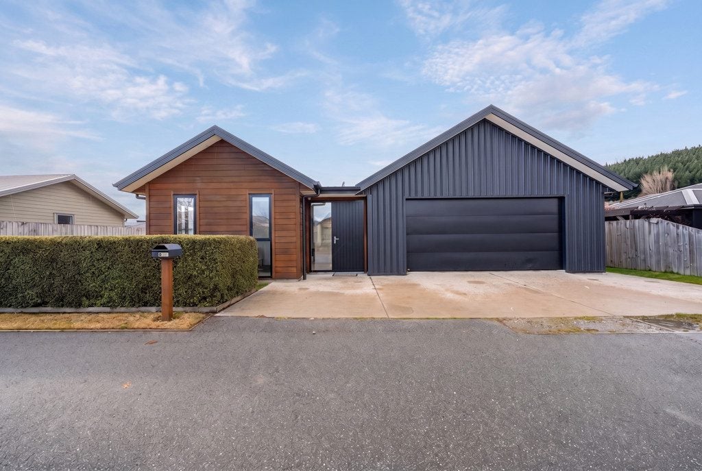 9 Risinghurst Terrace, Lower Shotover, Queenstown - Carousel 1