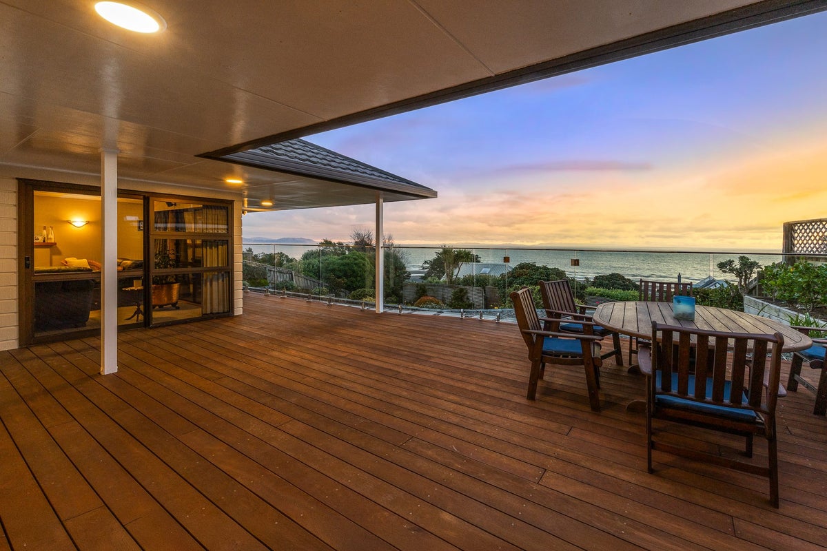 1B Kohutuhutu Road, Raumati Beach, Paraparaumu - Carousel 1