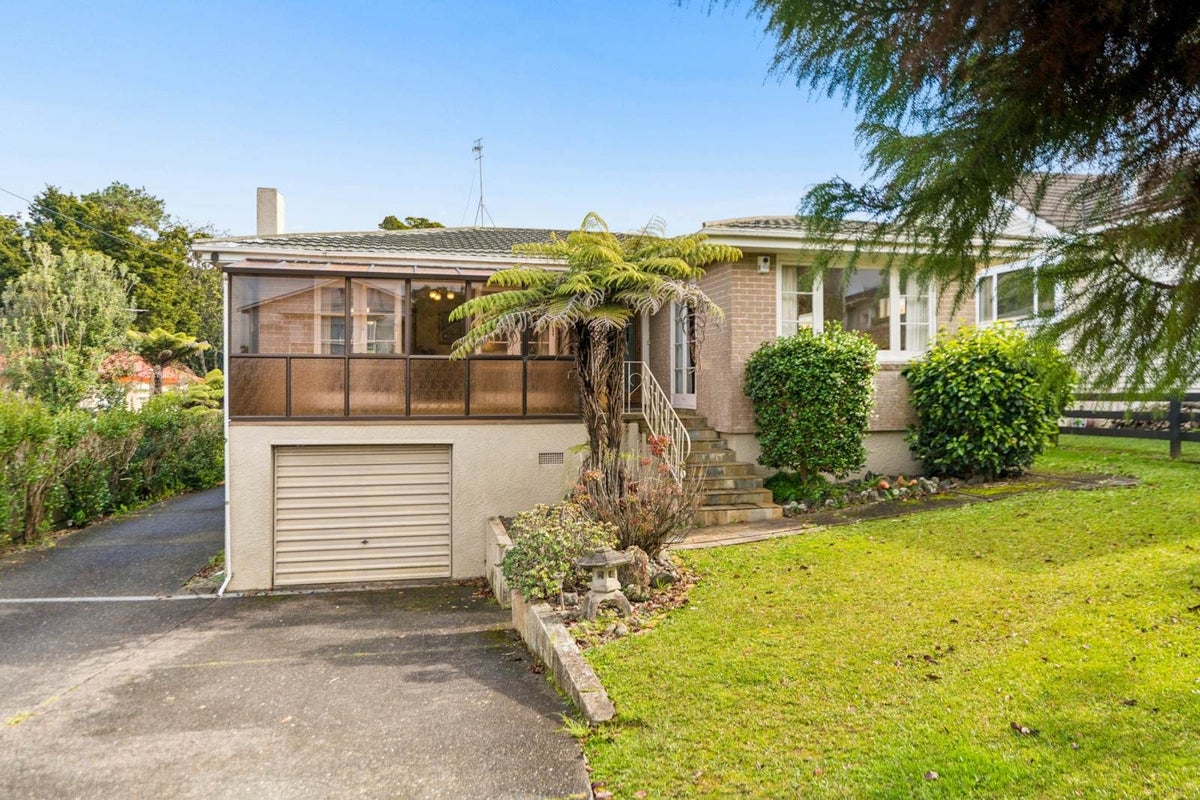 11 Wernham Place, Northcote, Auckland - Carousel 1