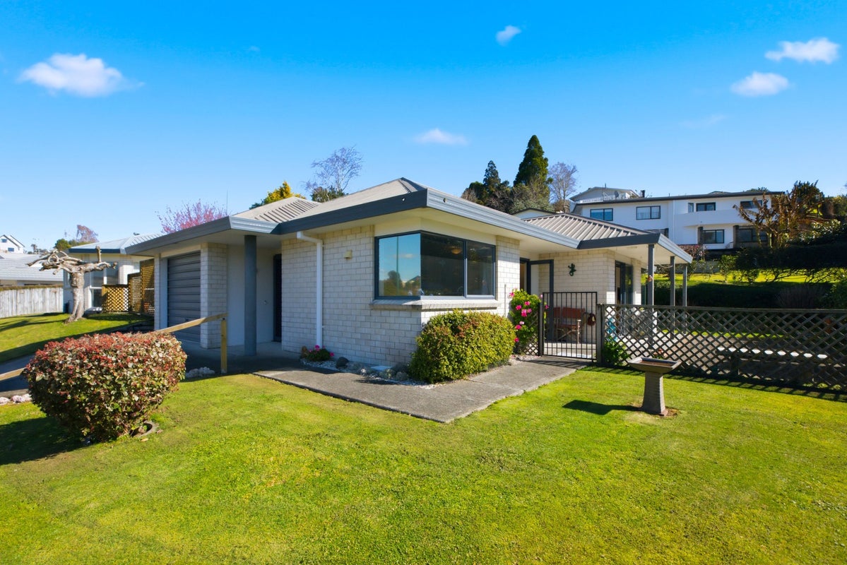 8 Sunvale Place, Gate Pa, Tauranga - Carousel 1