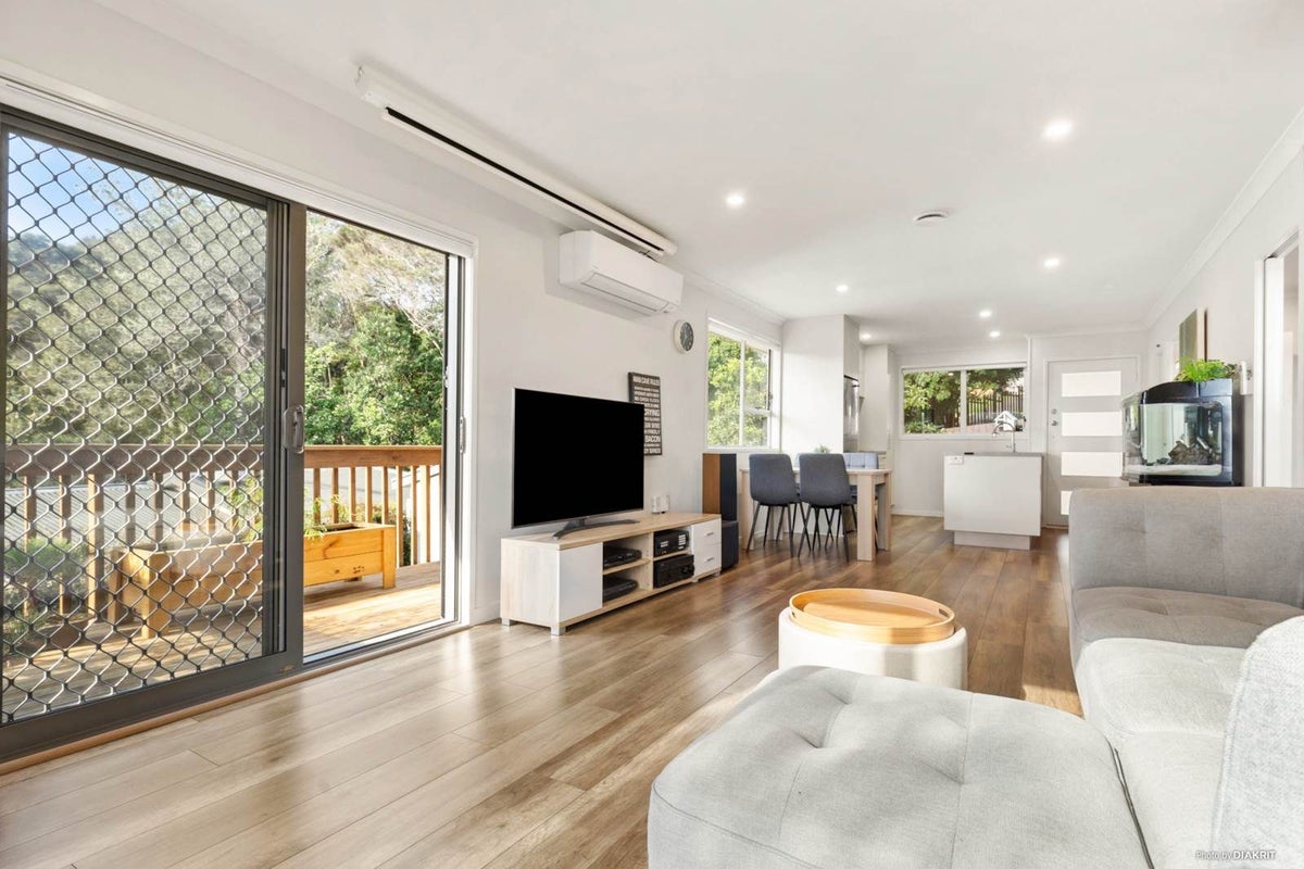 1/5 Classic Grove, Bayview, Auckland - Carousel 3