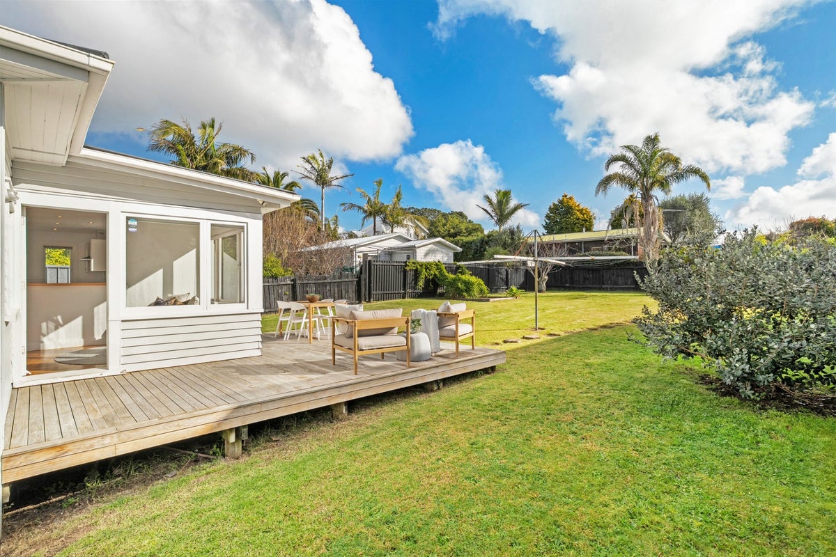 20 Mark Road, Mount Albert, Auckland - Carousel 2