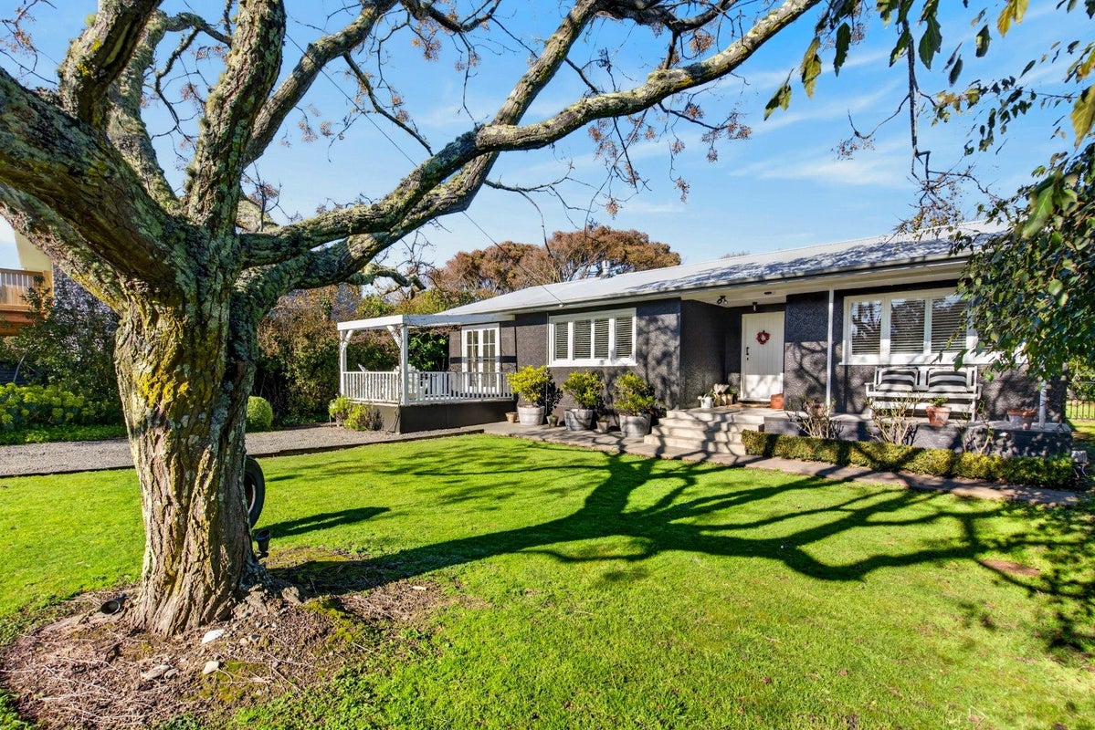 320 Clifton Road, Te Awanga, Te Awanga - Carousel 1