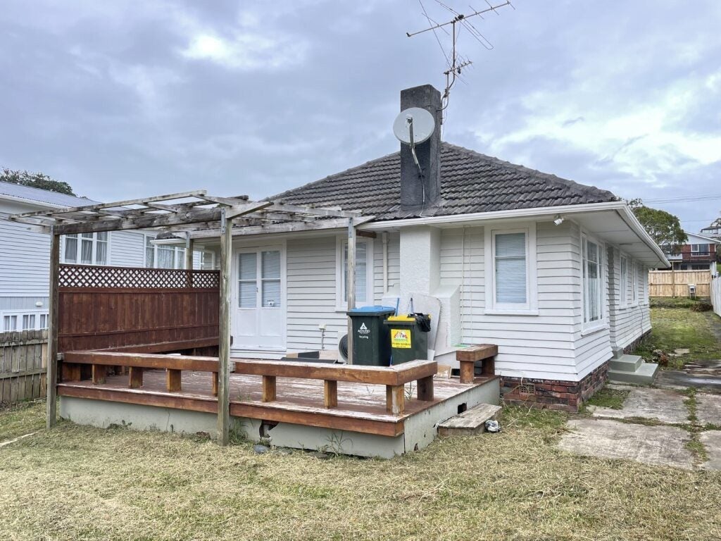 33 Puketea Street, Blockhouse Bay, Auckland - Carousel 1
