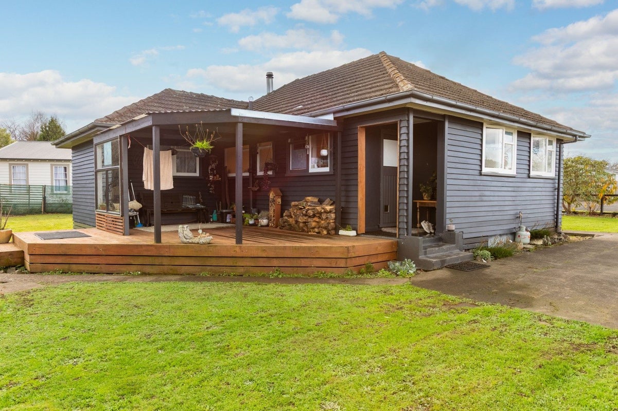 10 Christian Street, Dannevirke - Carousel 1
