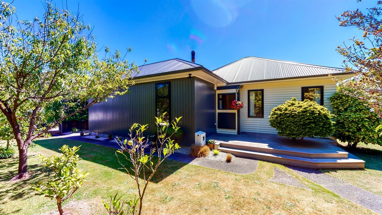 5 Lillian Street, Belmont, Lower Hutt - Carousel 1
