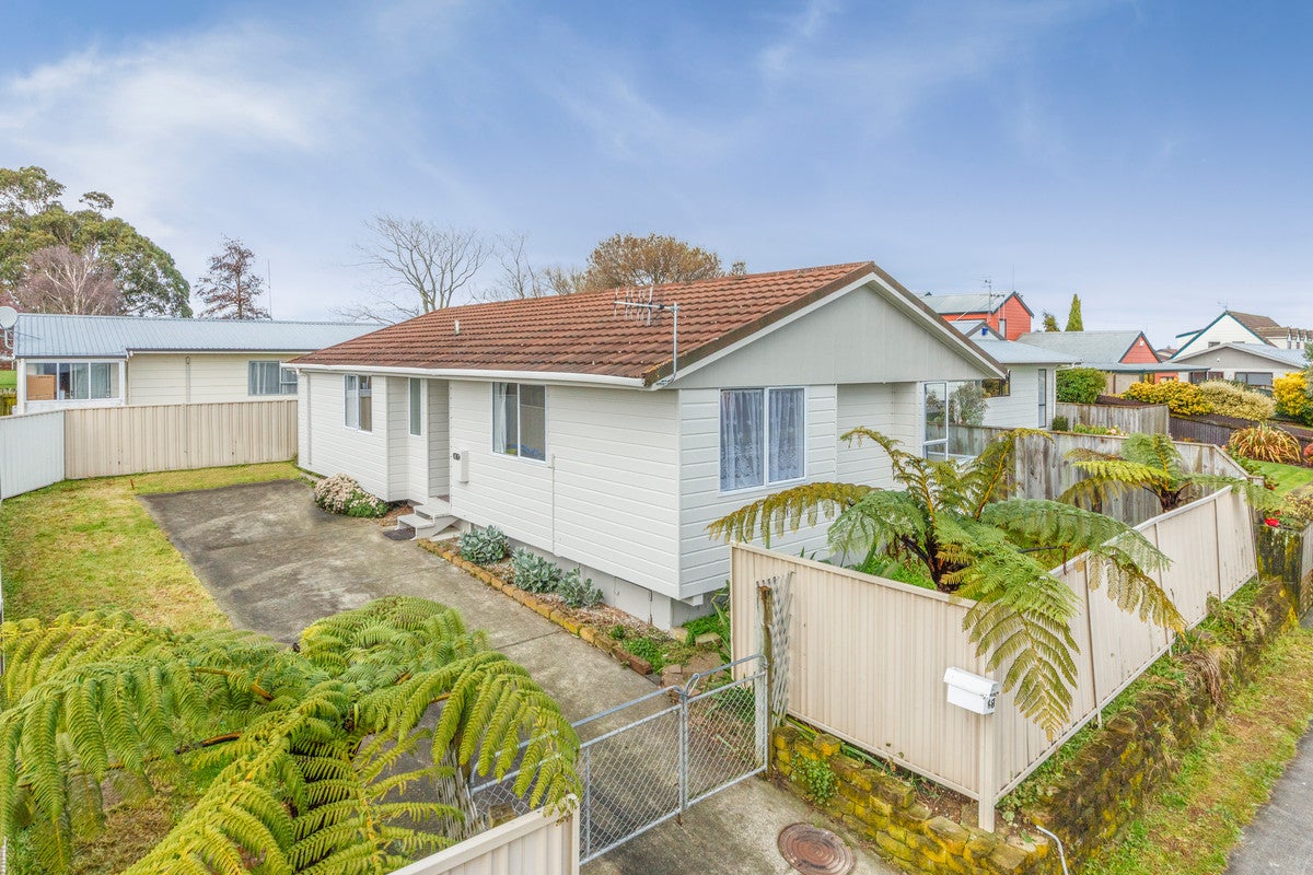 68 Benmore Avenue, Cloverlea, Palmerston North - Carousel 1