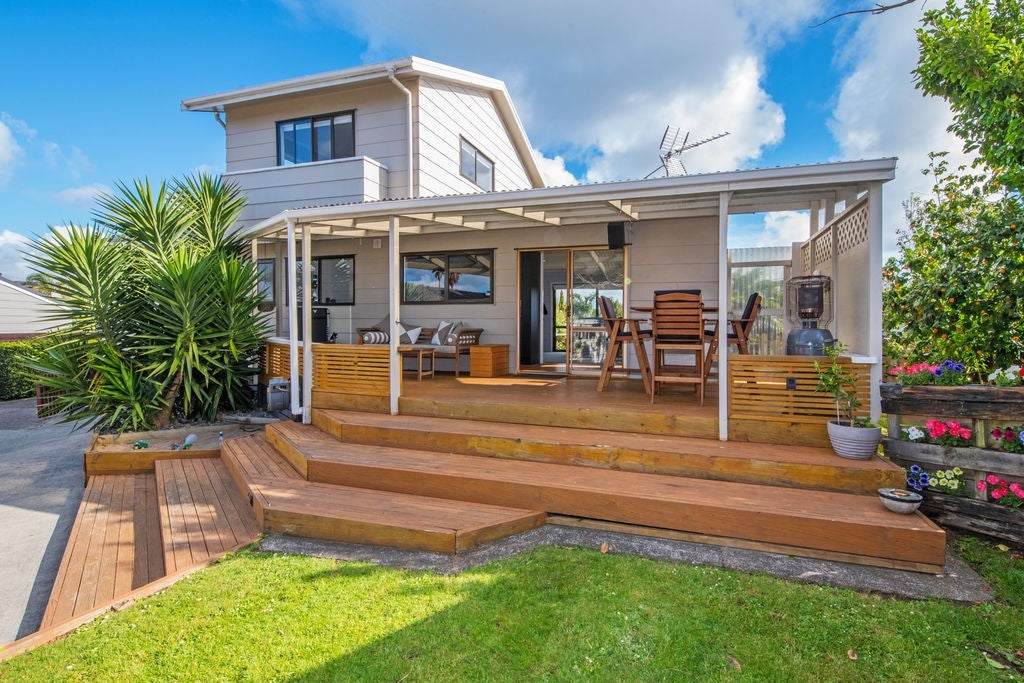 15 Taihiki Road, Clarks Beach, Clarks Beach - Carousel 1