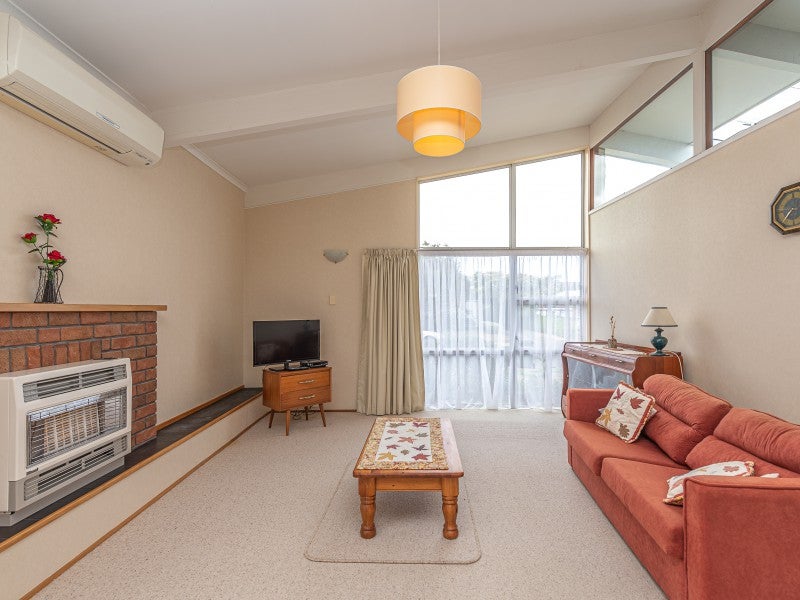 4 Exeter Crescent, Springvale, Whanganui - Carousel 2