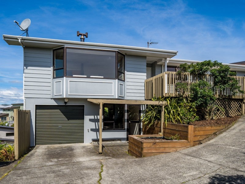 16 Trispen Place, Camborne, Porirua - Carousel 1