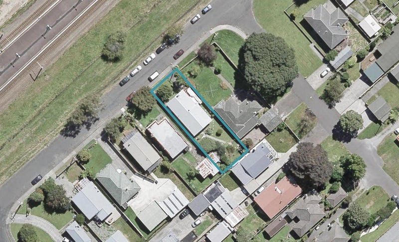 22 Golf Road, Manor Park, Lower Hutt - Carousel 1
