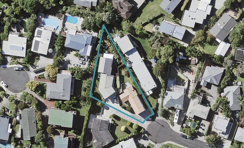 1/17 Bevyn Street, Castor Bay, Auckland - Carousel 1