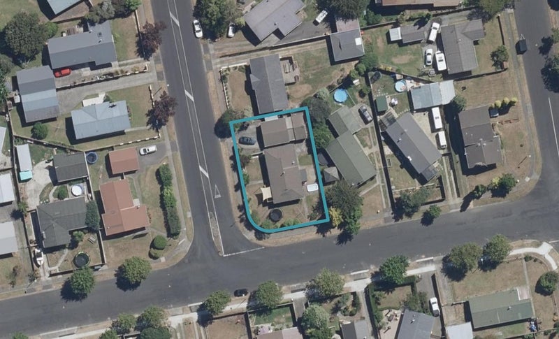16 Sherwood Drive, Pukete, Hamilton - Carousel 1
