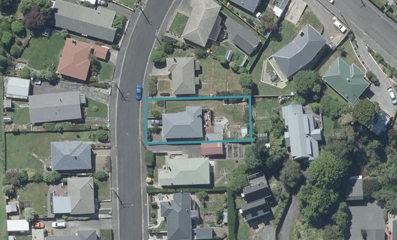 10 Charters Street, Glenross, Dunedin - Carousel 1