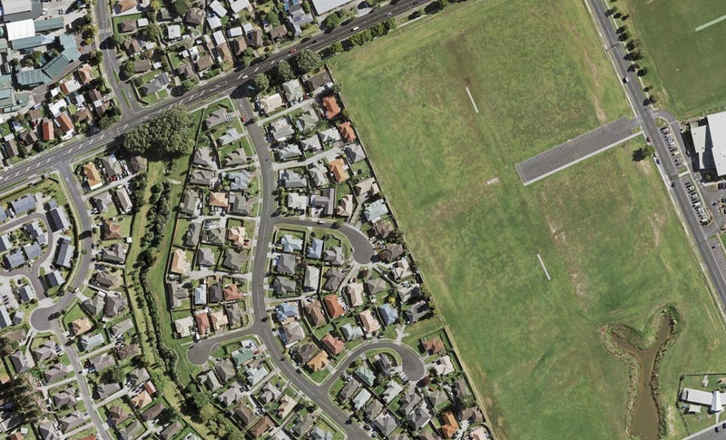 10 Bohola Rise, Weymouth, Auckland - Carousel 1