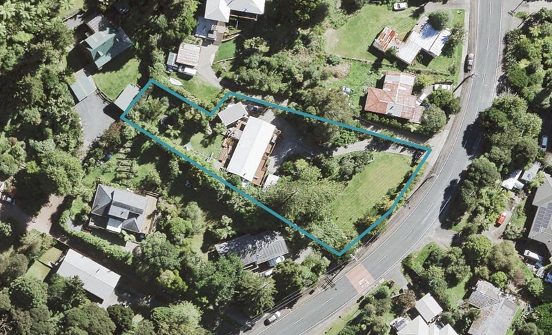 193 Woodlands Park Road, Titirangi, Auckland - Carousel 1