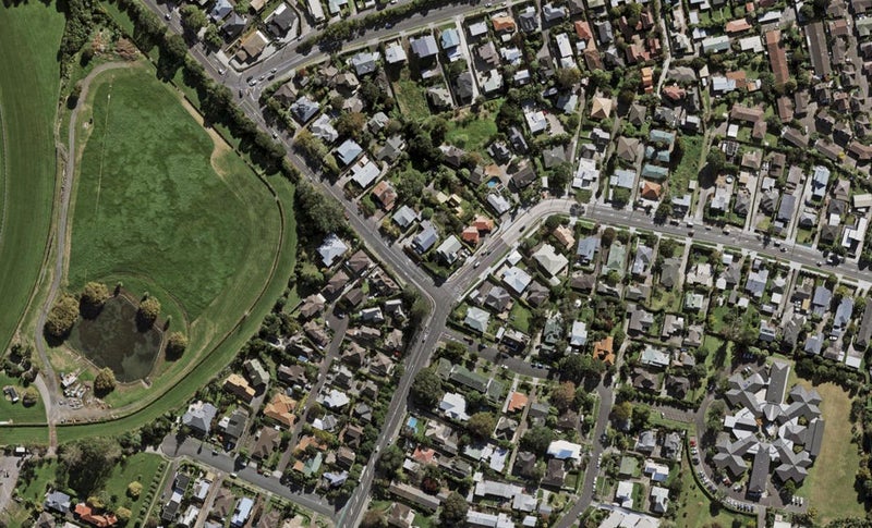 106 Ladies Mile, Remuera, Auckland - Carousel 1