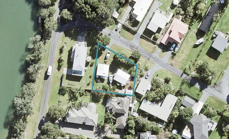 3 Harbour View Road, Point Wells - Carousel 1