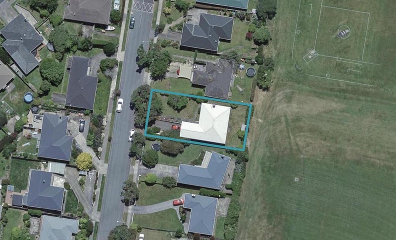 55 Redwood Avenue, Tawa, Wellington - Carousel 1