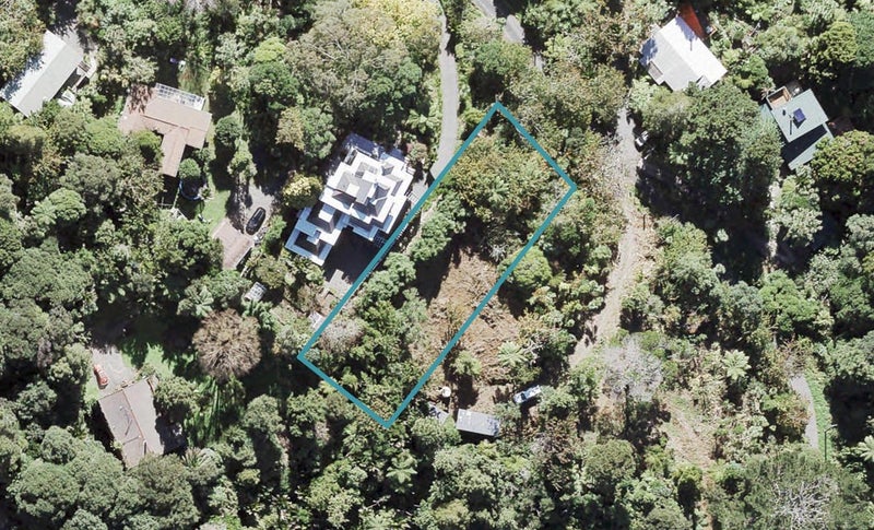 34 Raroa Terrace, Waiatarua, Auckland - Carousel 1