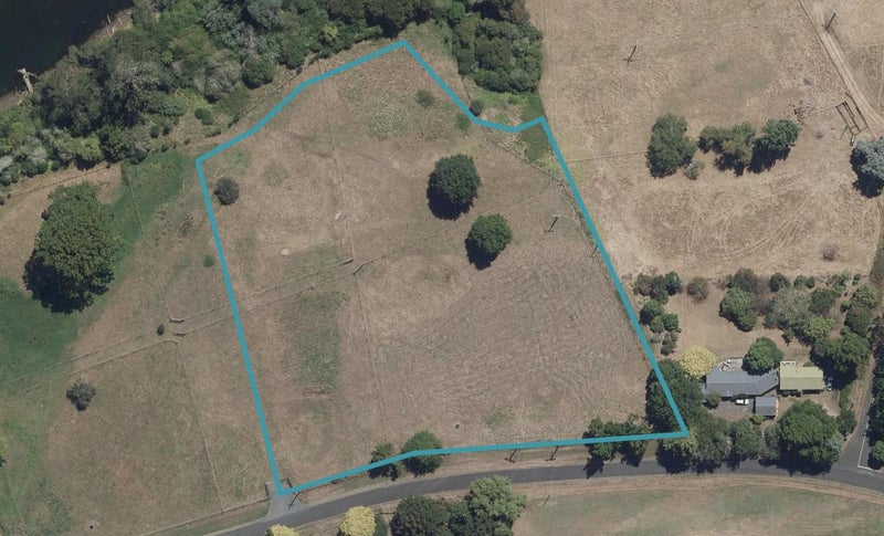 11 Hoki Whenua Road, Peacocke, Hamilton - Carousel 1