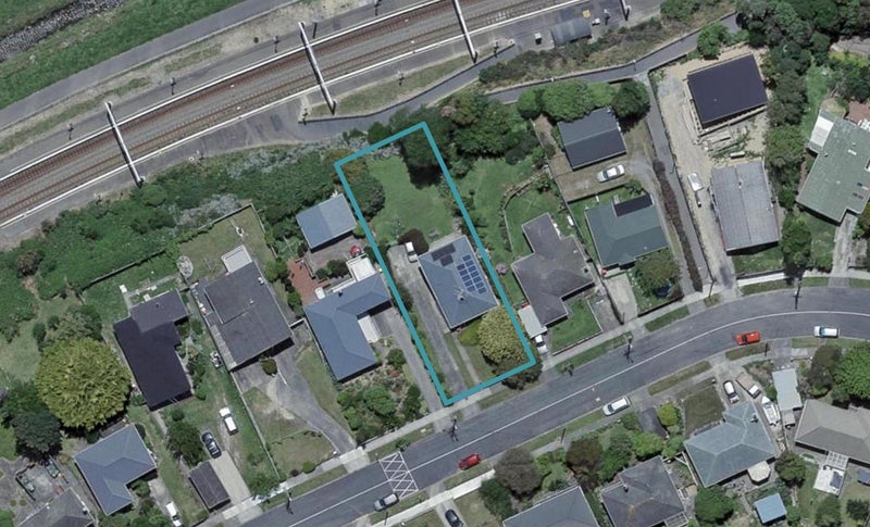 99 Bell Street, Tawa, Wellington - Carousel 1