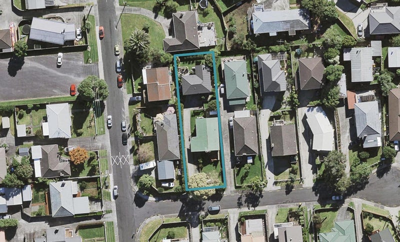 1/4 Winifred Avenue, Bayview, Auckland - Carousel 1