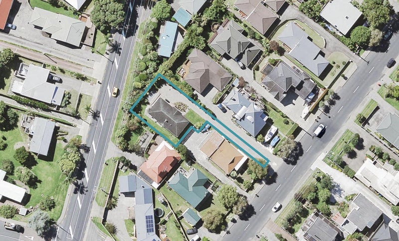 77A Browns Bay Road, Browns Bay, Auckland - Carousel 1
