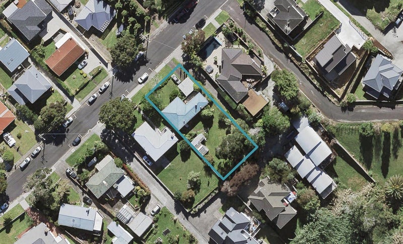 55 Buscomb Avenue, Henderson, Auckland - Carousel 1