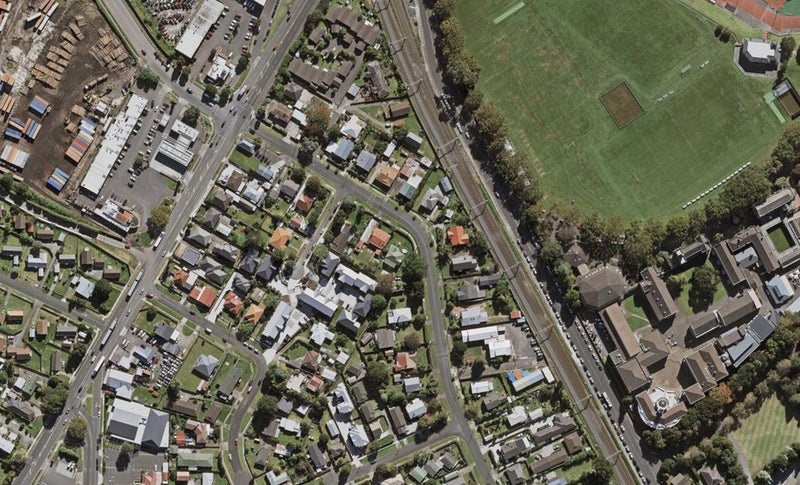 9 Rosella Road, Mangere East, Auckland - Carousel 1
